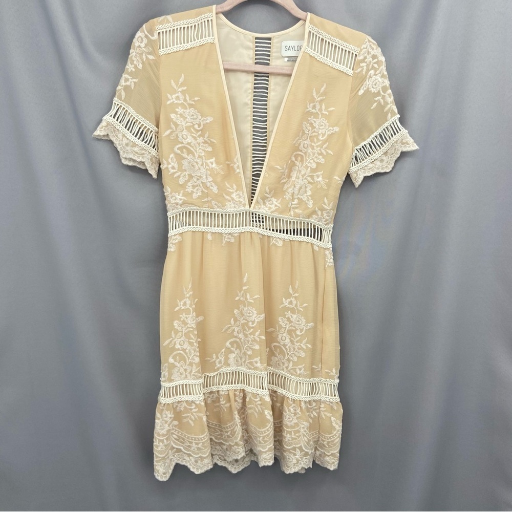 SAYLOR ALEXA DRESS IN NUDE‎ & LACE V-Neck Short Sleeve Size XS